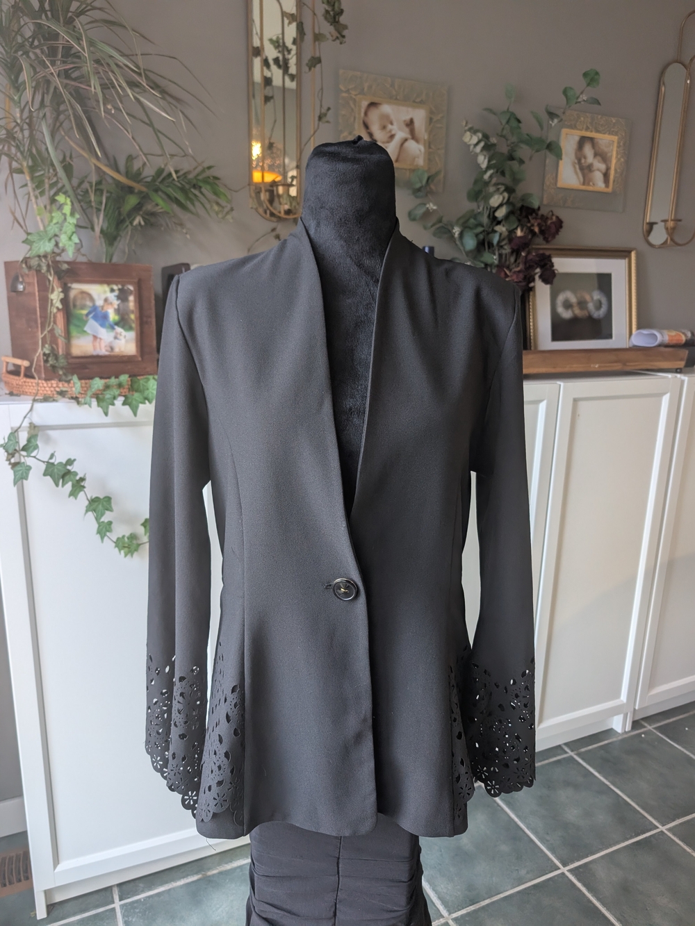 Black Laser-Cut Hem Single-Button Blazer Jacket